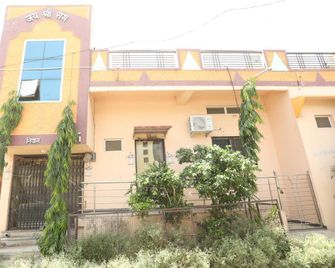Jay Shriram Yatri Niwas - Hingoli - Building