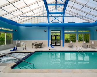 Holiday Inn Express & Suites Southfield - Southfield - Uima-allas