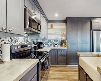 Brand-New Home on the Bay with Huge Covered Deck, Water View & Chef's Kitchen - Rockport - Kitchen
