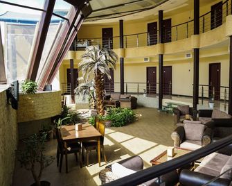 Aquapark Hotel & Villas - ירבאן - פטיו