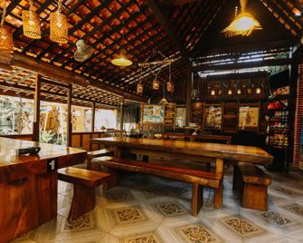 OYO 1230 Kampoeng Osing Syariah Guesthouse - Banyuwangi - Bar