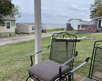 Quaint cabin at Little Mineral Marina: Cabin 3 - Pottsboro