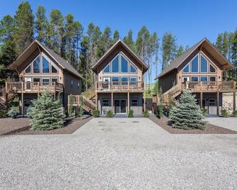 Beautiful Chalet With Mountain Views located 1 mile from Glacier National Park - West Glacier - Edificio
