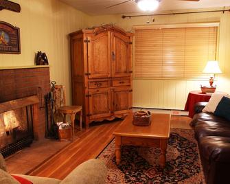 Adair Springs Cabin - Pinetop-Lakeside - Living room