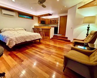 Frank Loyd Wright Inspired Studio - Chelsea - Bedroom