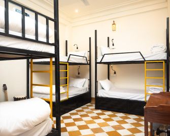 Banana Hostel Pushkar - Púshkar - Habitación