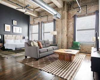 Reside Houston Downtown, a Wyndham Residence - Houston - Living room