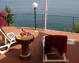 Il Camping Lo Scoglio - Tusa - Balcón
