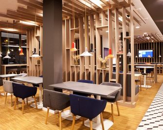 Holiday Inn Express Munich - Olympiapark By IHG - München - Bar