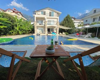 Villa with private pool and garden in Ölüdeniz Fethiye - Fethiye - Pool