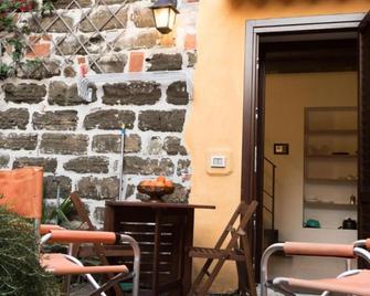 Baglio Antico Forno - Ustica - Innenhof
