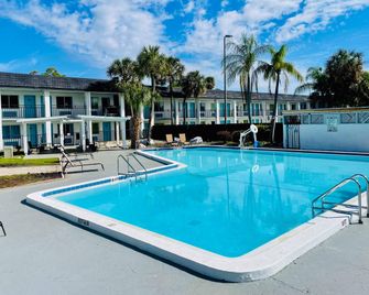 Rodeway Inn Clearwater - Central - Clearwater - Pool