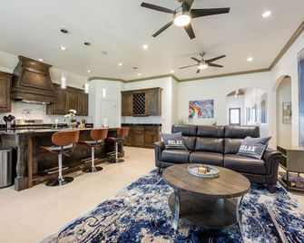 Luxury Clean In Fair Park Nr Deep Ellum/Conv Ctr /Bishop Arts/Uptown/Dos Equis - Dallas - Living room