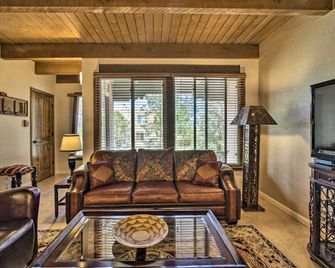 Walkable Adobe-Style Abode with Community Amenities! - Santa Fe - Living room