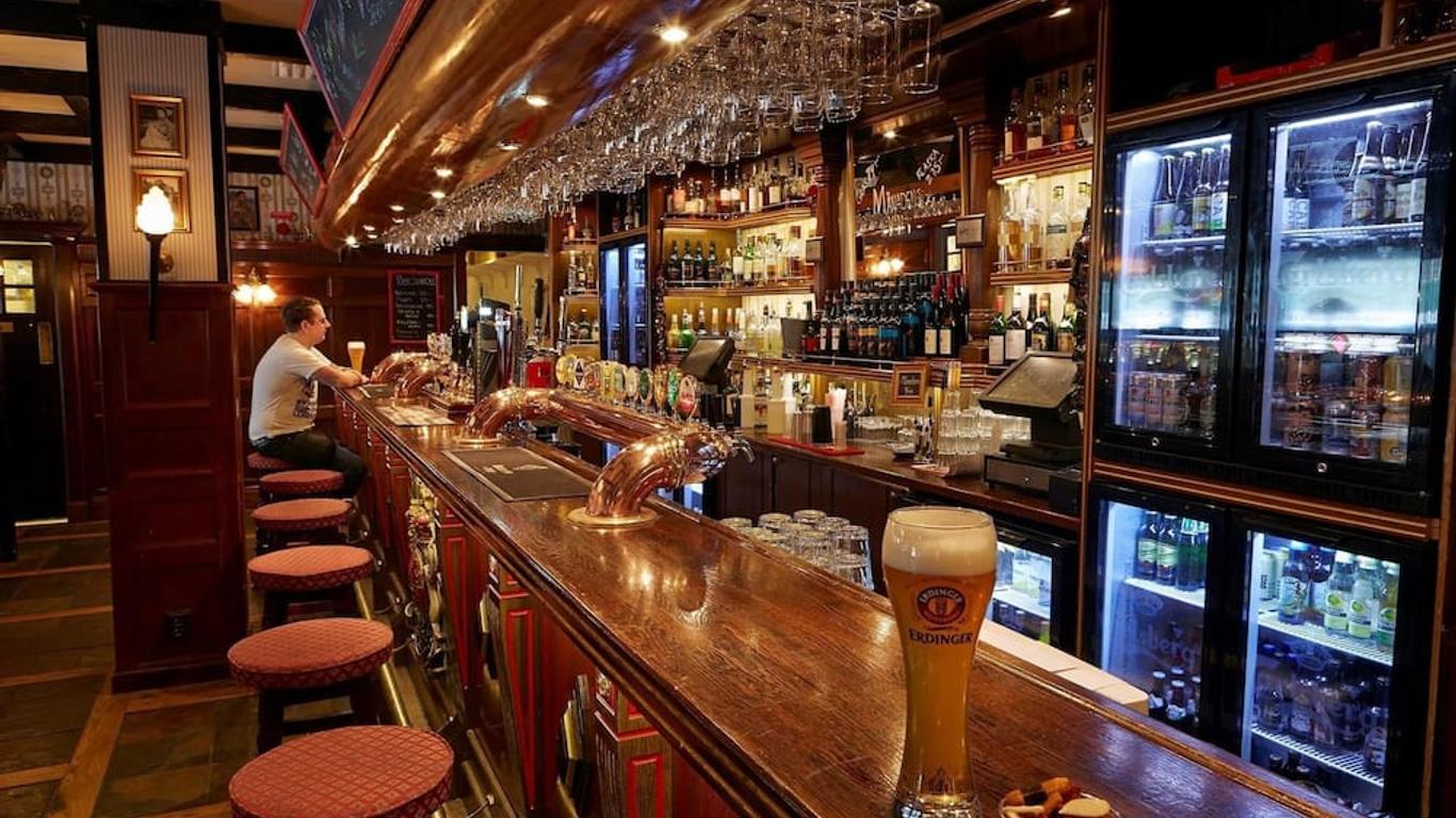 比謝普斯阿姆斯酒店 - 基魯那