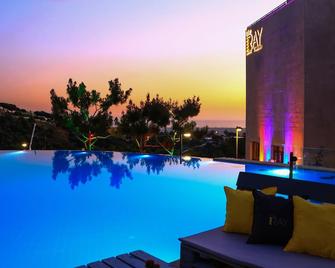 The Ray Hotel and Studios - Beiroet - Zwembad