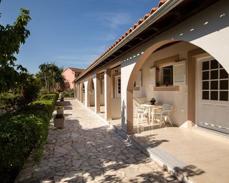 Paradise Village - Roda - Innenhof