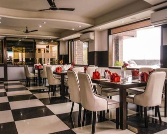 D폴로 클럽 & 스파 리조트 - 다람살라 - 레스토랑