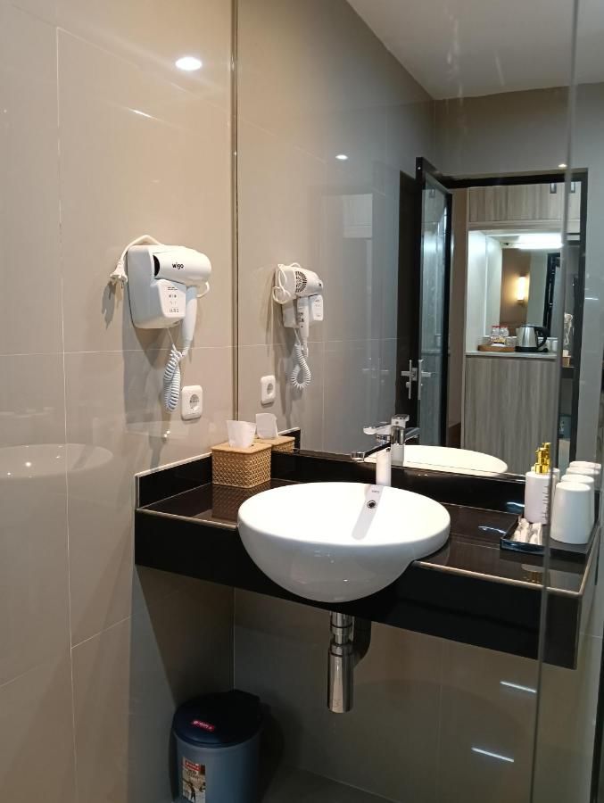 Sunflower Hotel Syariah near Juanda Airport