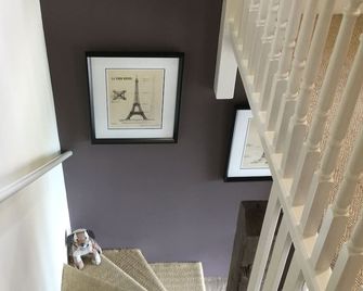 Impeccable Cottage Suitable for 2 Adults & 1 Child - Green Hammerton - Escaleras