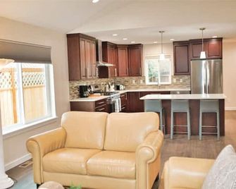 Charming, Brand New Home in Greenlake, 4br3ba - Seattle - Kitchen