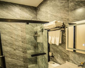 Home Inn - Huayi Hotel - Tianjin Jinnan District Yongwang Guozhan Center - Tianjin - Sovrum