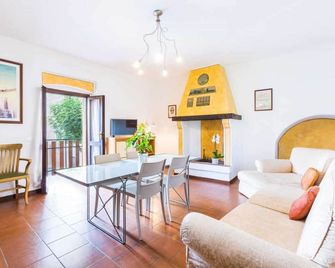 Palazzo Barbò (historical medieval palace) relax outdoors, great for vacation or work - Torre Pallavicina