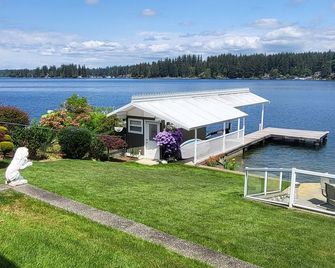 Lakefront House with dock and lots of toys! - Stanwood - Edificio