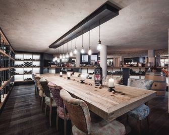 克魯默斯博斯特酒店及水療中心 - 錫菲爾德因提羅 - 塞費爾德 - 酒吧