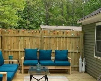 Hidden Oaks | Farmhouse | Unit 5 - Birch Run - Patio