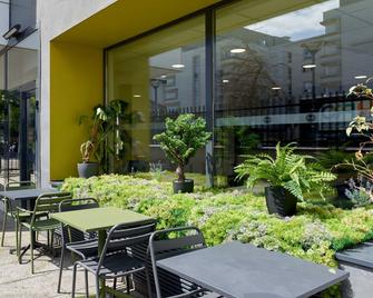 B&B HOTEL Paris Est Bobigny Université - Bobigny - Patio