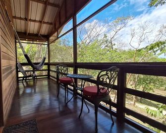 Santa Cruz Cabins - San Ignacio - Balcón