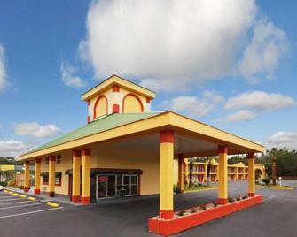 EconoLodge - Perry - Building