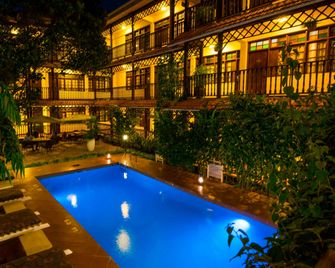 Protea Hotel by Marriott Dar es Salaam Courtyard - Daressalam - Pool