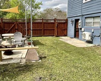 Charming Studio in the Heart of Springfield - Jacksonville - Patio