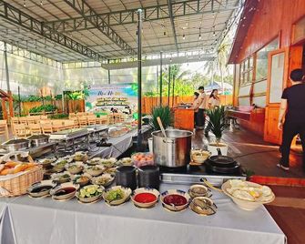 Nirvana Beach Villages - 藩切 - 自助餐