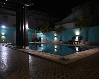 Santiniketan Residency - Shānti Niketan - Pool