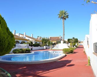 3 bed house with pool in Torre de La Horadada. Air conditioning, WiFi & Netflix - Pilar de la Horadada - Piscina