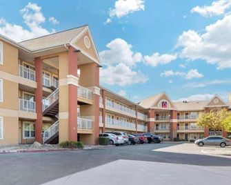 Studio 6 Suites Fresno North Ca - Fresno - Bâtiment