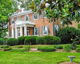 Cave Hill Farm Bed and Breakfast - McGaheysville - Building