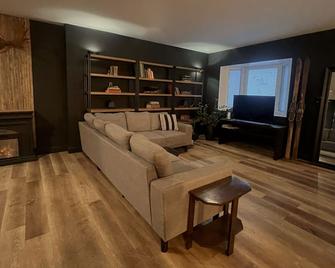 La Belle Excuse - בופרה - סלון