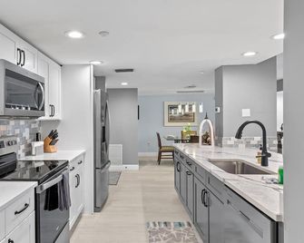 Gullwing 401 - Fort Myers Beach - Kitchen