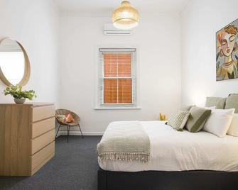 Salty Pines - 3br House Glenelg South - Adelaida - Habitación