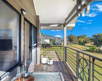 Horizons Fairway Views Townhouse 108 - Salamander Bay - Balkon