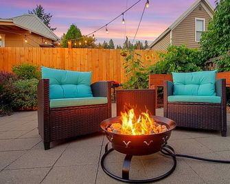 Cascade Getaway - Heart of Cle Elum - Full Kitchen, Private Patio & Pet Friendly - Cle Elum - Patio