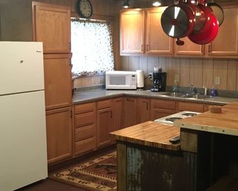 Near Yellowstone, Jackson Hole & Tetons - Sleeps 7 - Dubois - Cocina