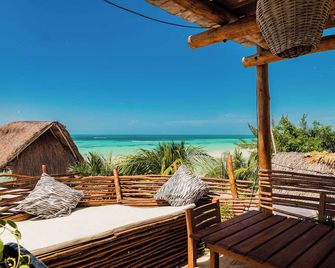 Hotel Villas Tiburon Adults Only - הולבוקס איילנד - מרפסת