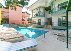 Dere Daire 4 Icmeler Daily Weekly Rentals - İçmeler - Pool