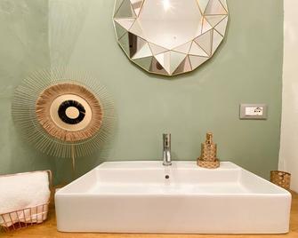 Ororosa Lucca City Center Apartment - Lucca - Bad