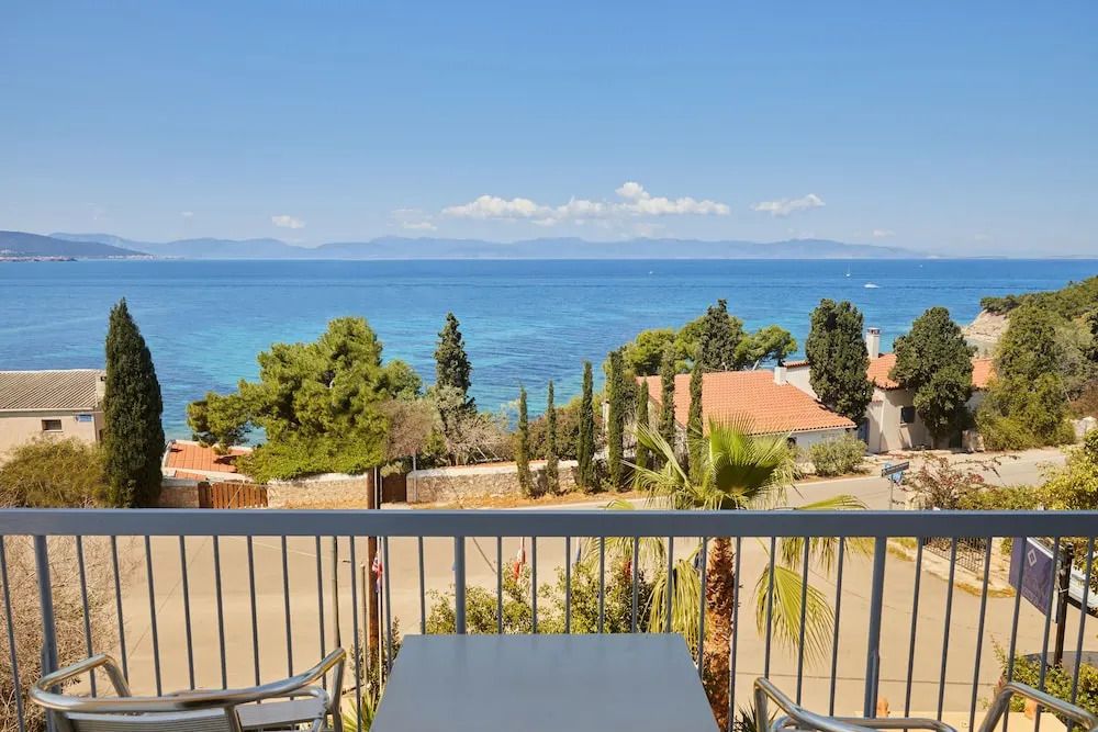 هوتل كلونوس آنا